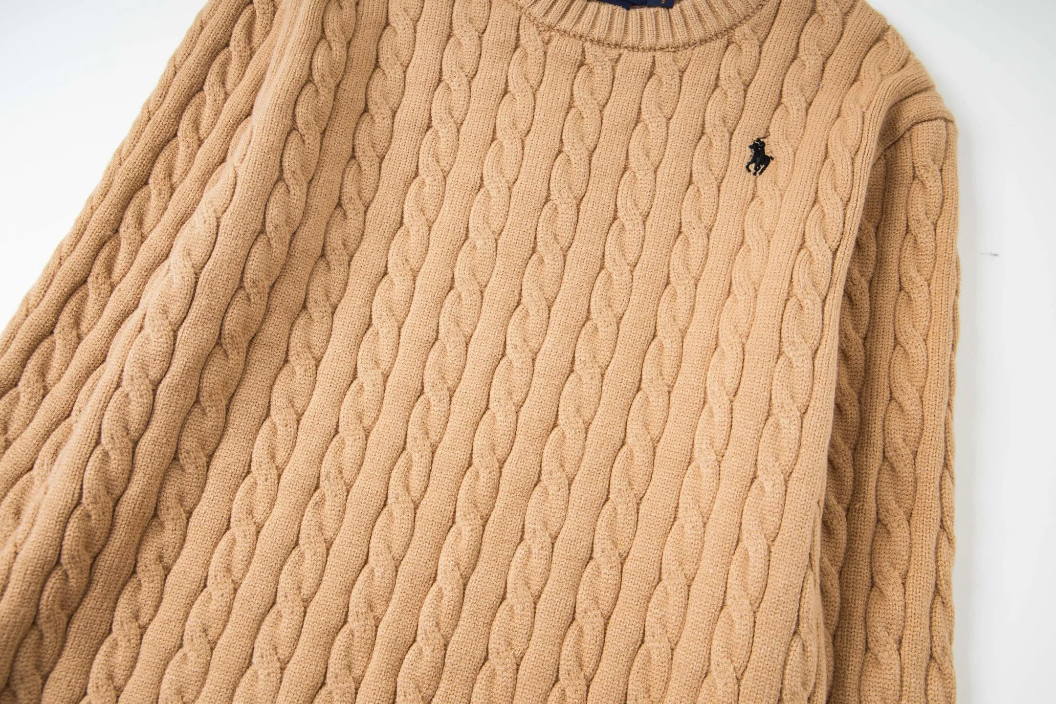 P210 model number: Y195 Ralph Lauren men's round neck sweater men's hemp flower original collar sweater. The version is really good-looking. It can be worn alone or as a jacket to be worn inside or outside. The upper body shows personal fashion charm. Four colors are available. The same style for men and women. A must-see item for new summer products. Tag, hanging grain, washed, packaging bag, full set of accessories. Very good appearance, super exquisite workmanship. Size: S-XL